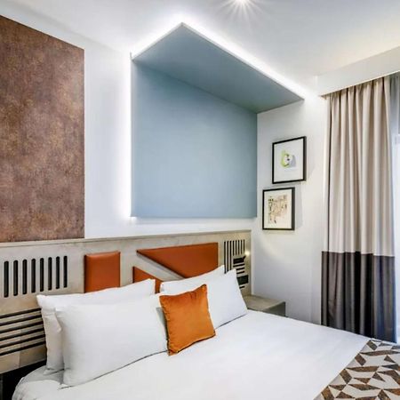 Spark By Hilton London Ромфорд Екстериор снимка