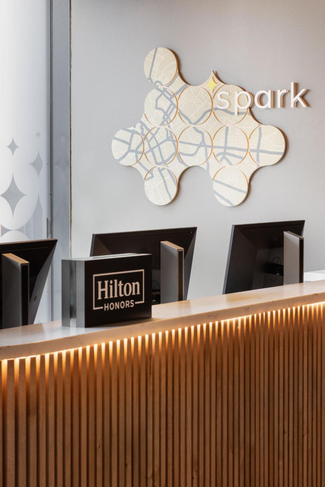 Spark By Hilton London Ромфорд Екстериор снимка
