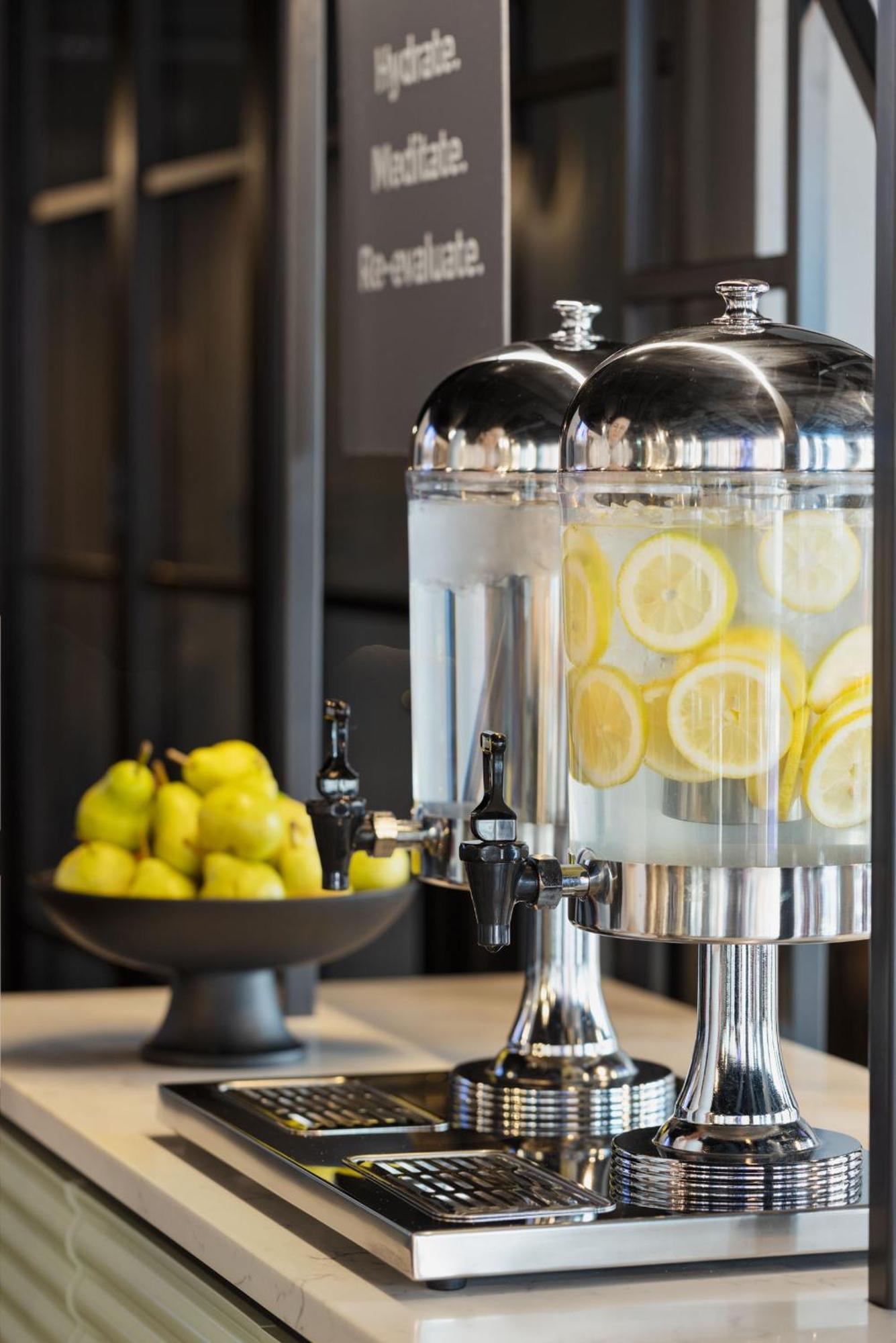 Spark By Hilton London Ромфорд Екстериор снимка