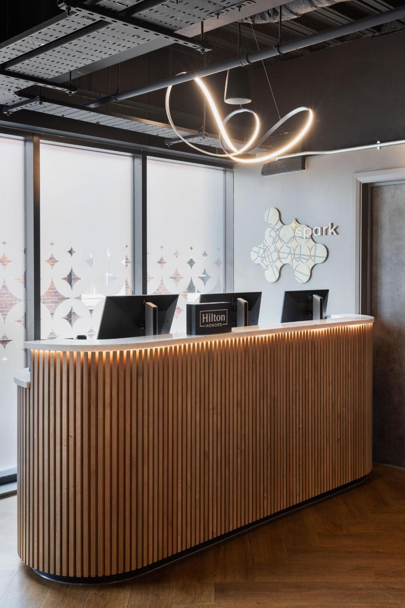 Spark By Hilton London Ромфорд Екстериор снимка