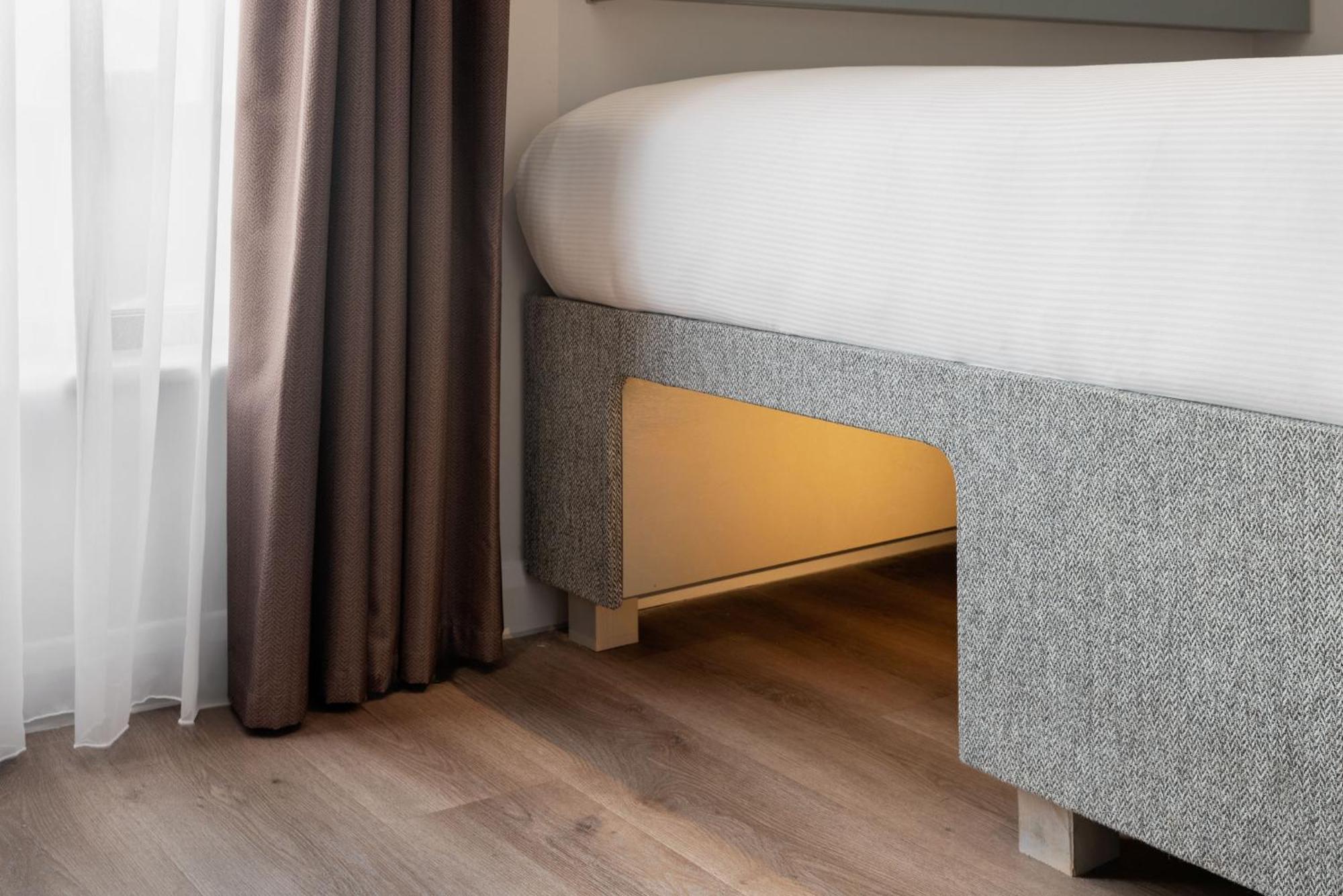 Spark By Hilton London Ромфорд Екстериор снимка
