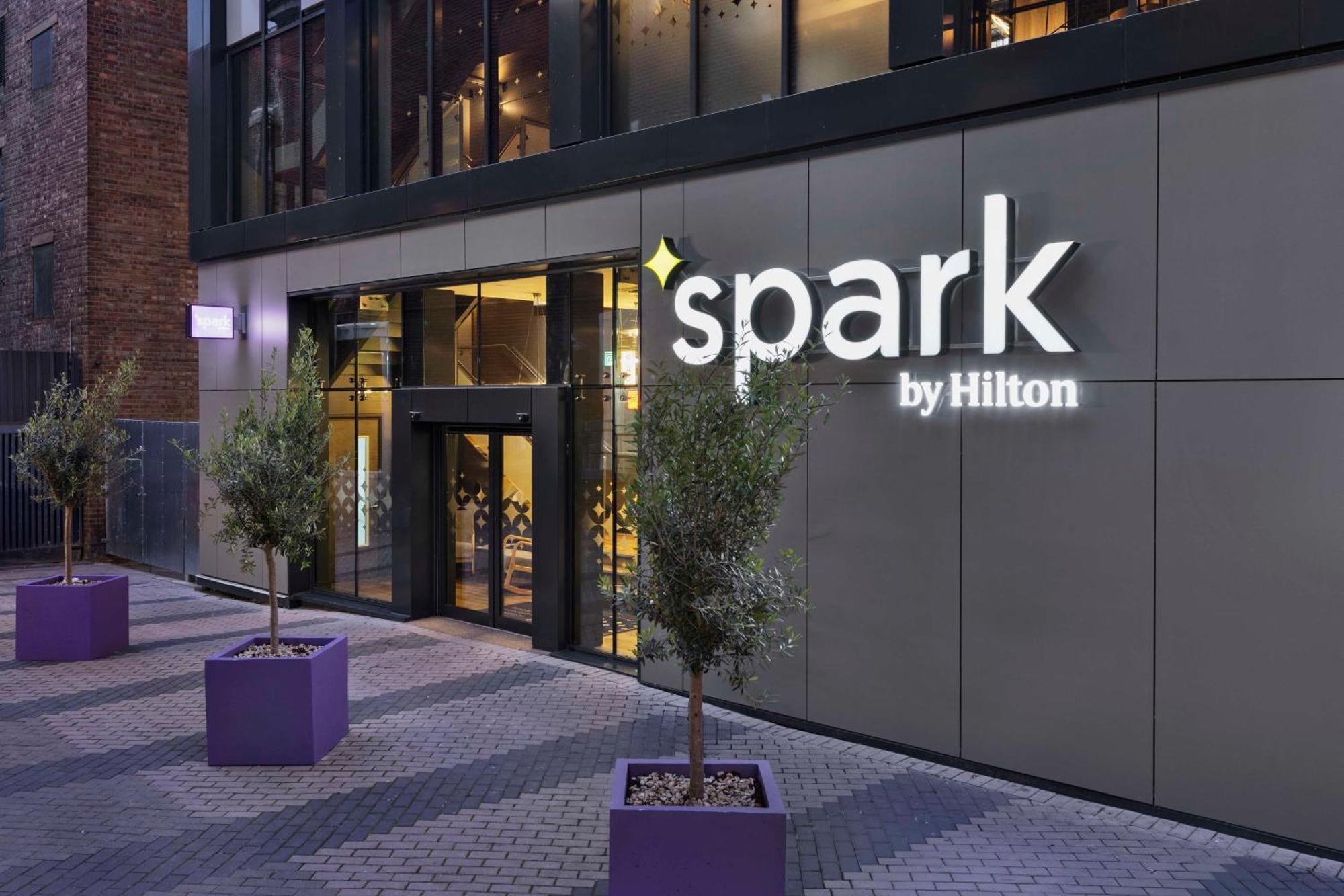 Spark By Hilton London Ромфорд Екстериор снимка