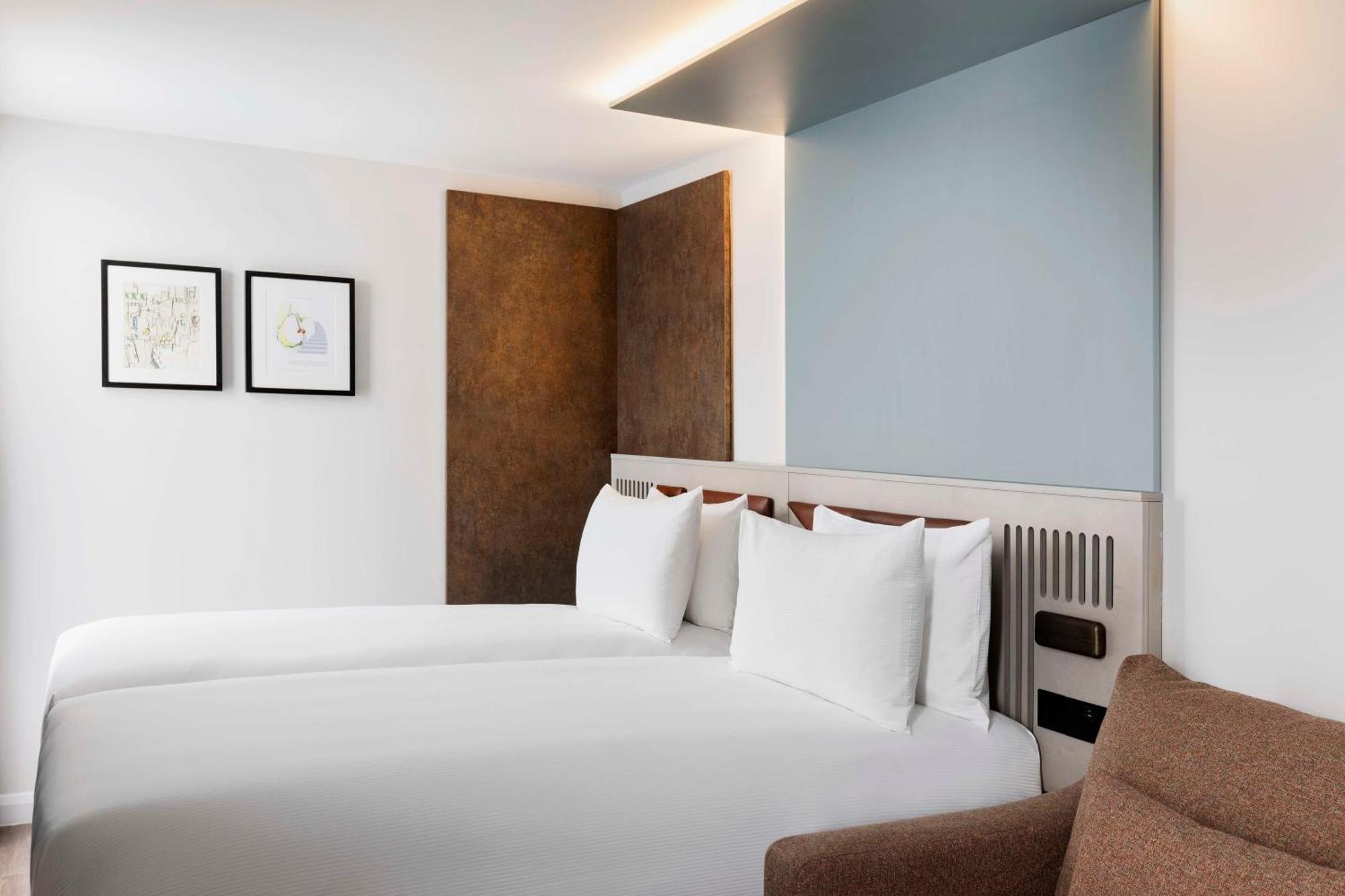 Spark By Hilton London Ромфорд Екстериор снимка