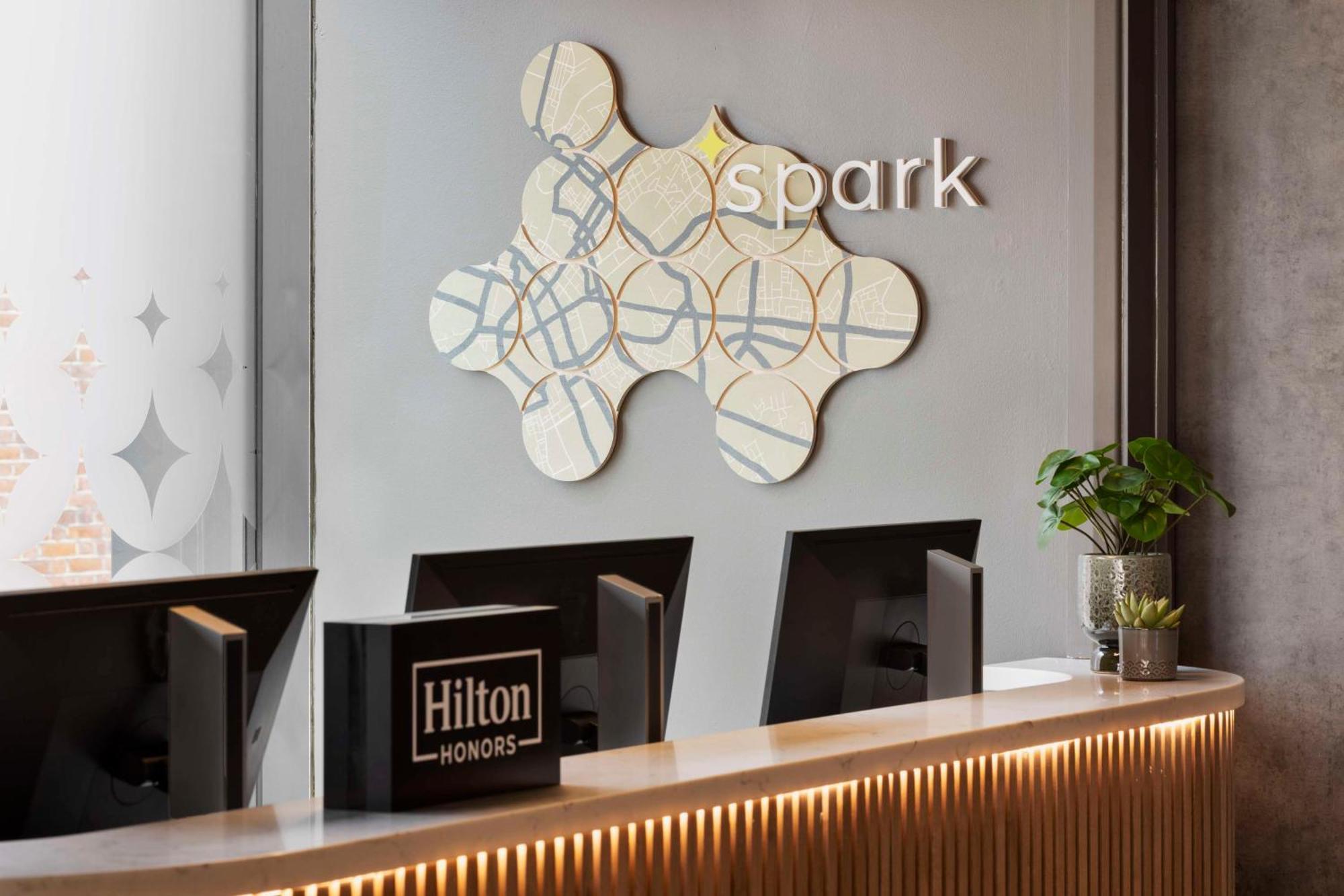 Spark By Hilton London Ромфорд Екстериор снимка