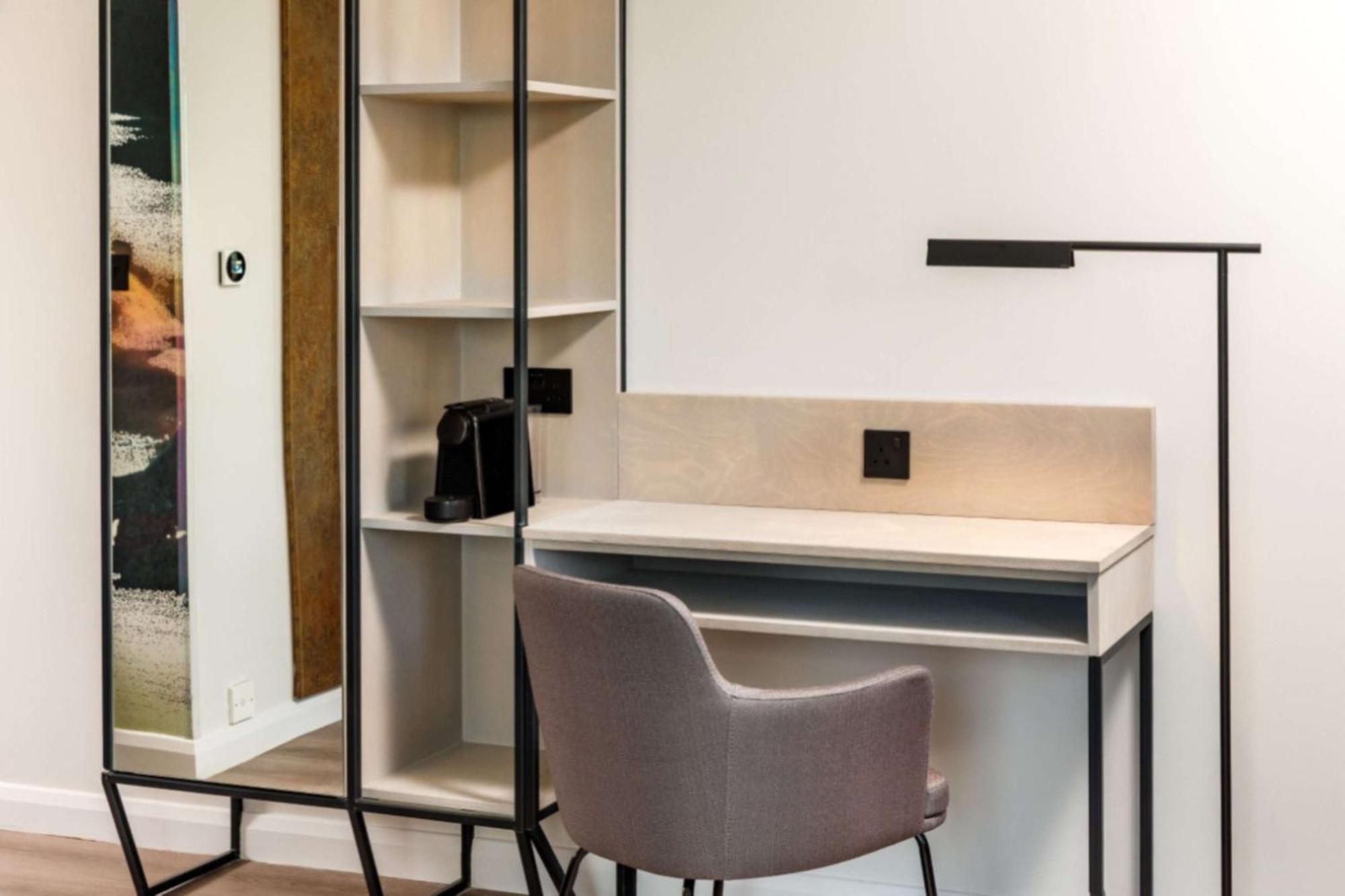 Spark By Hilton London Ромфорд Екстериор снимка