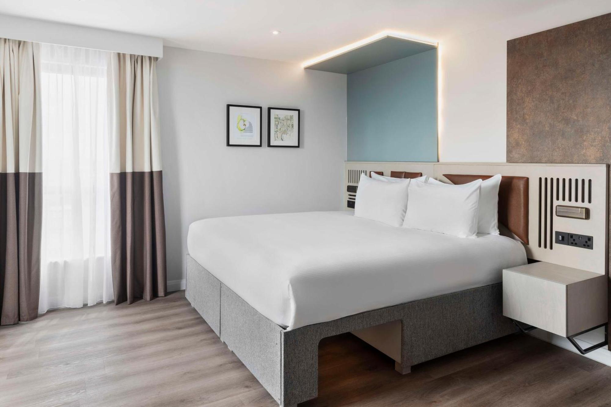 Spark By Hilton London Ромфорд Екстериор снимка