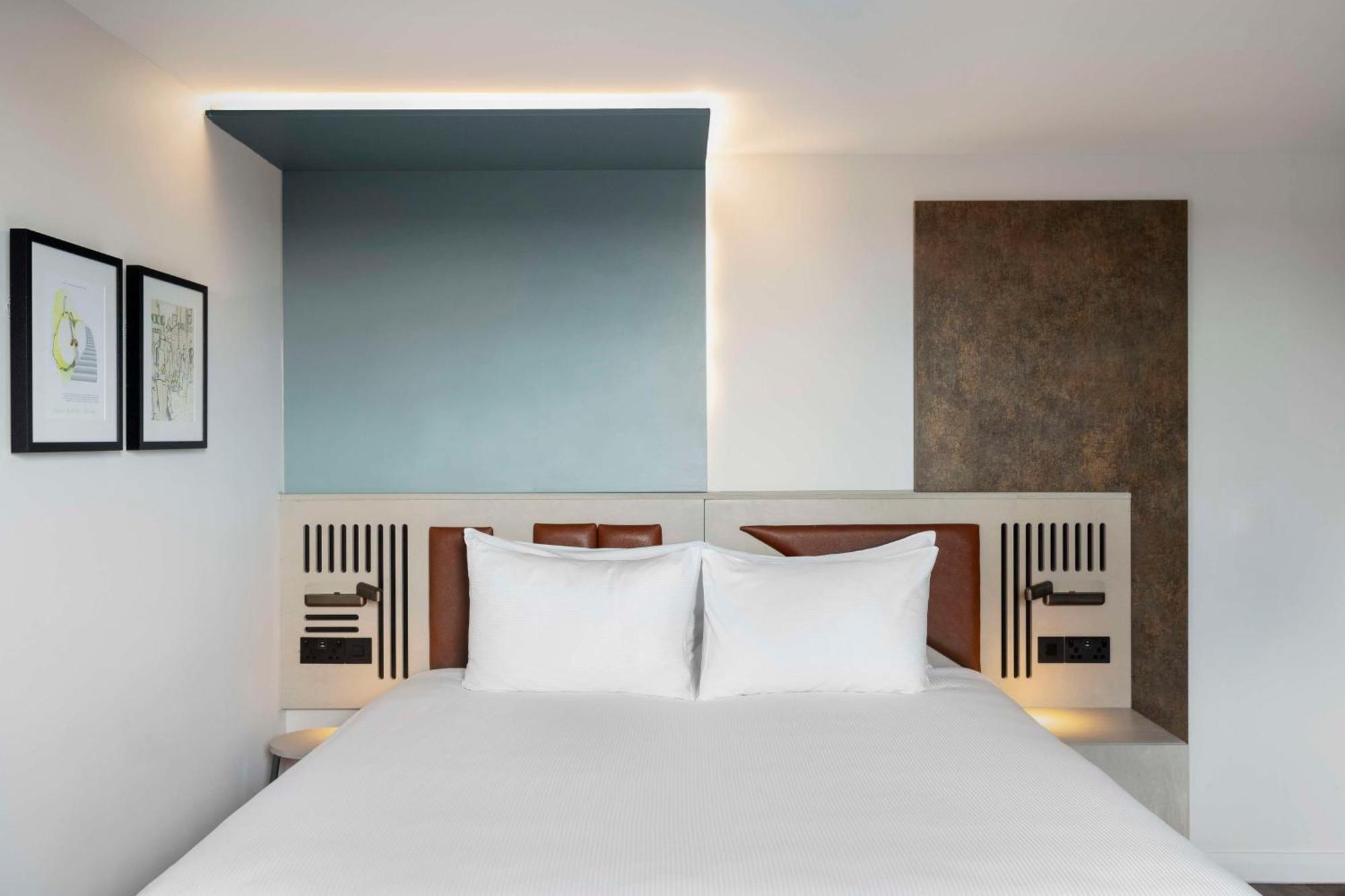 Spark By Hilton London Ромфорд Екстериор снимка