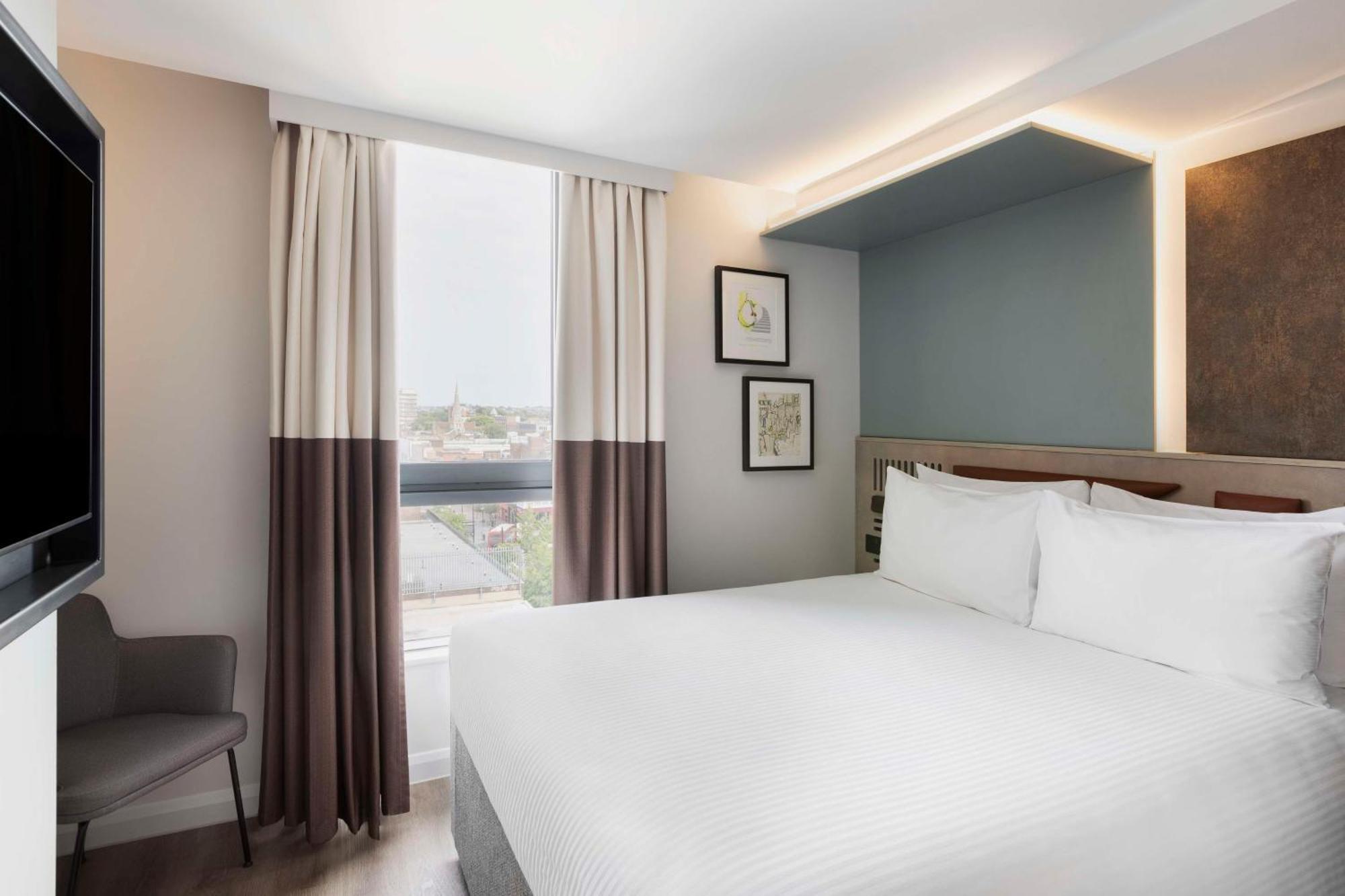 Spark By Hilton London Ромфорд Екстериор снимка