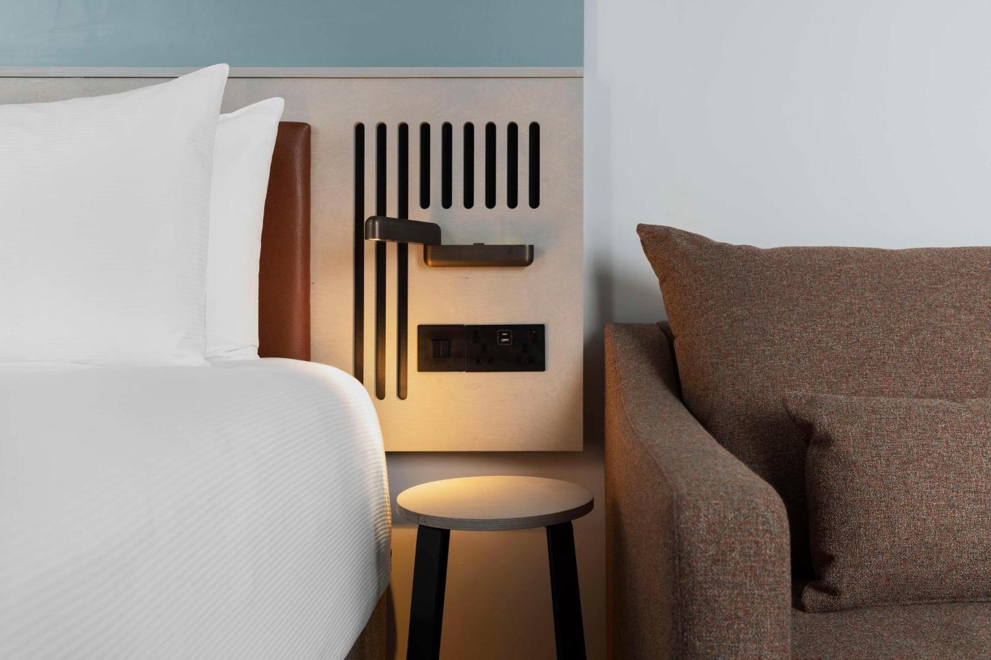 Spark By Hilton London Ромфорд Екстериор снимка