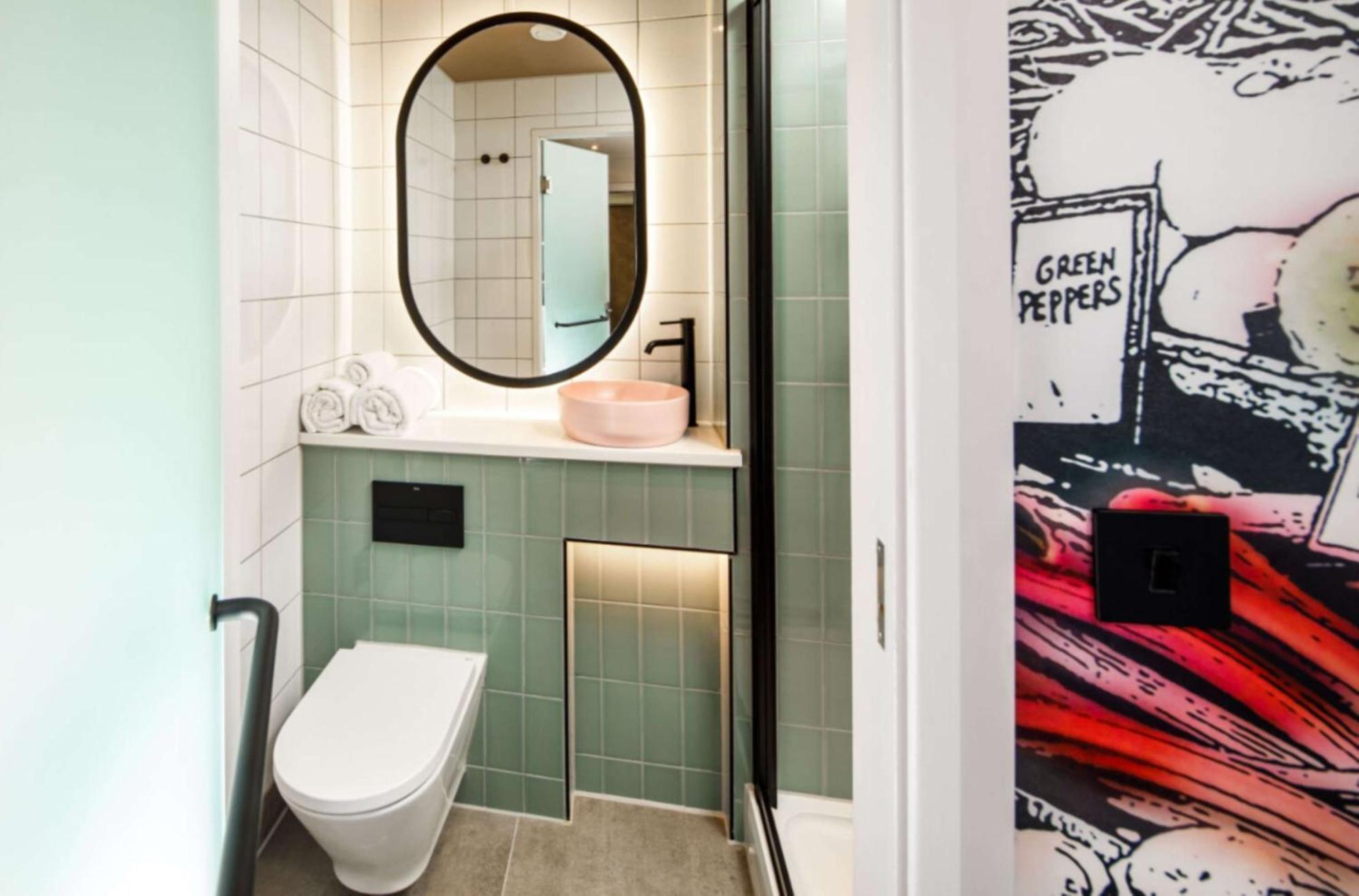 Spark By Hilton London Ромфорд Екстериор снимка