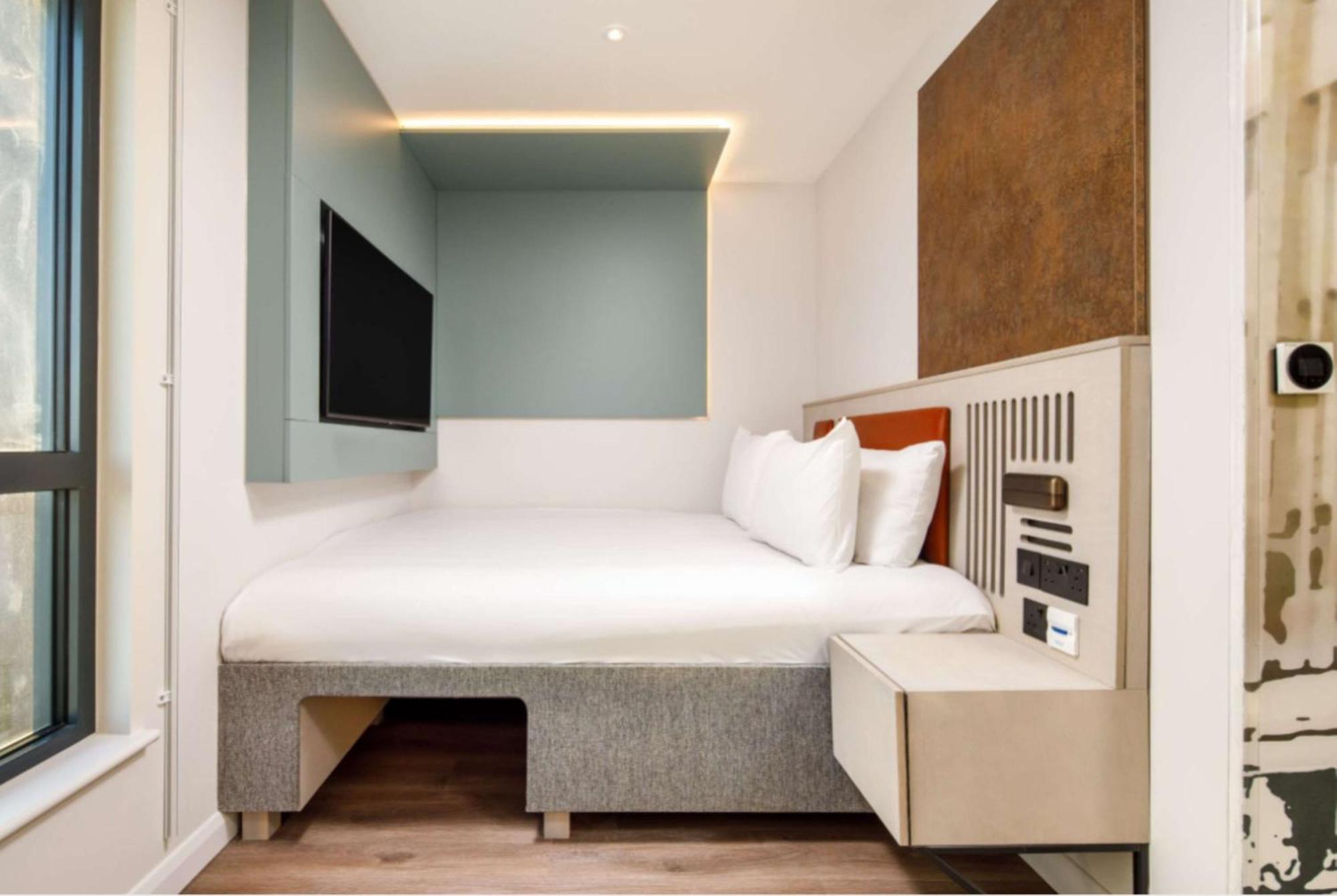 Spark By Hilton London Ромфорд Екстериор снимка