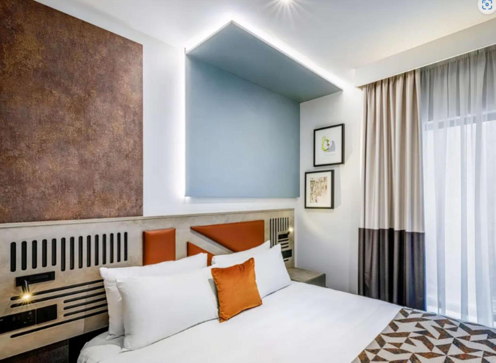Spark By Hilton London Ромфорд Екстериор снимка