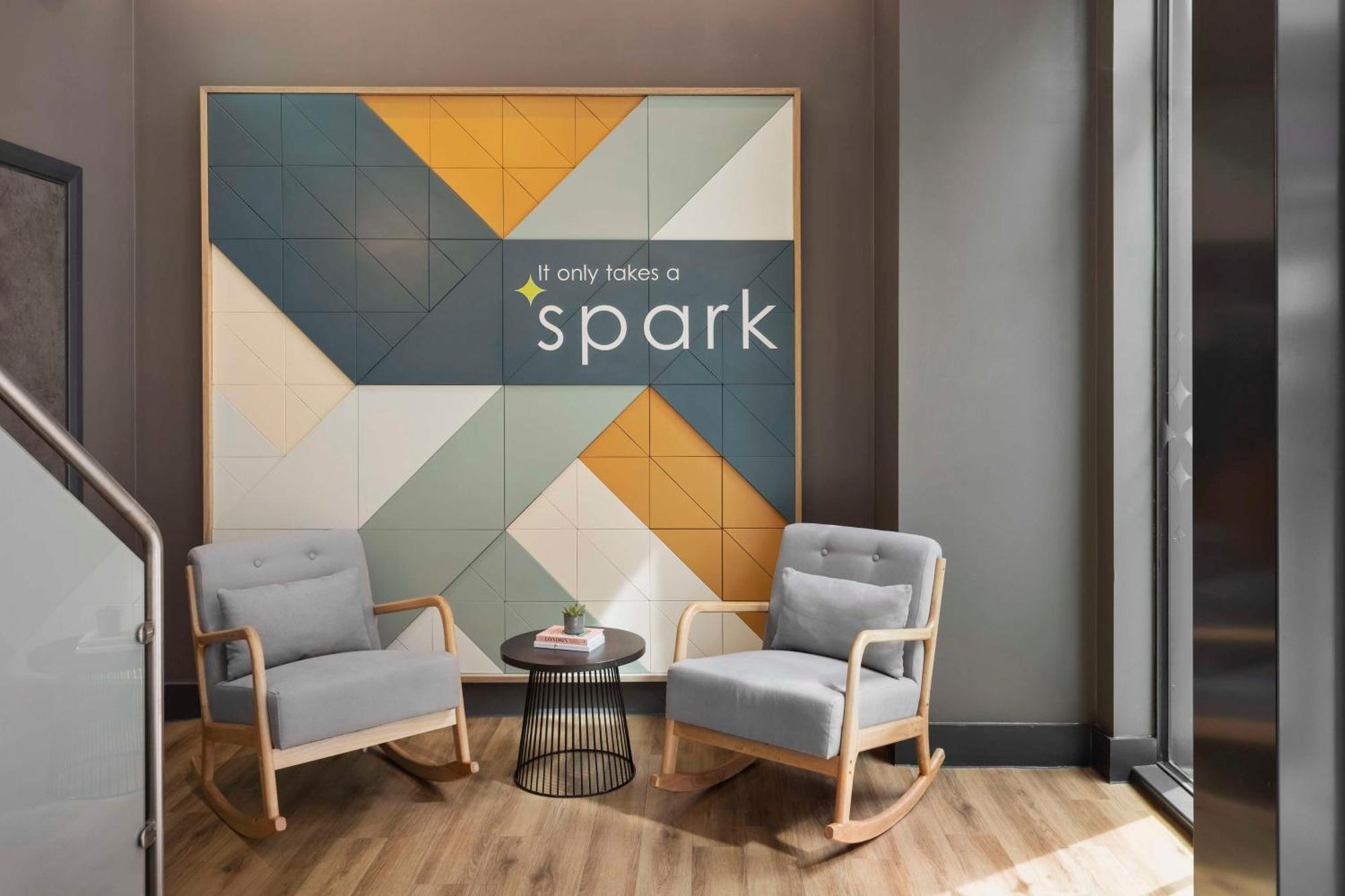 Spark By Hilton London Ромфорд Екстериор снимка